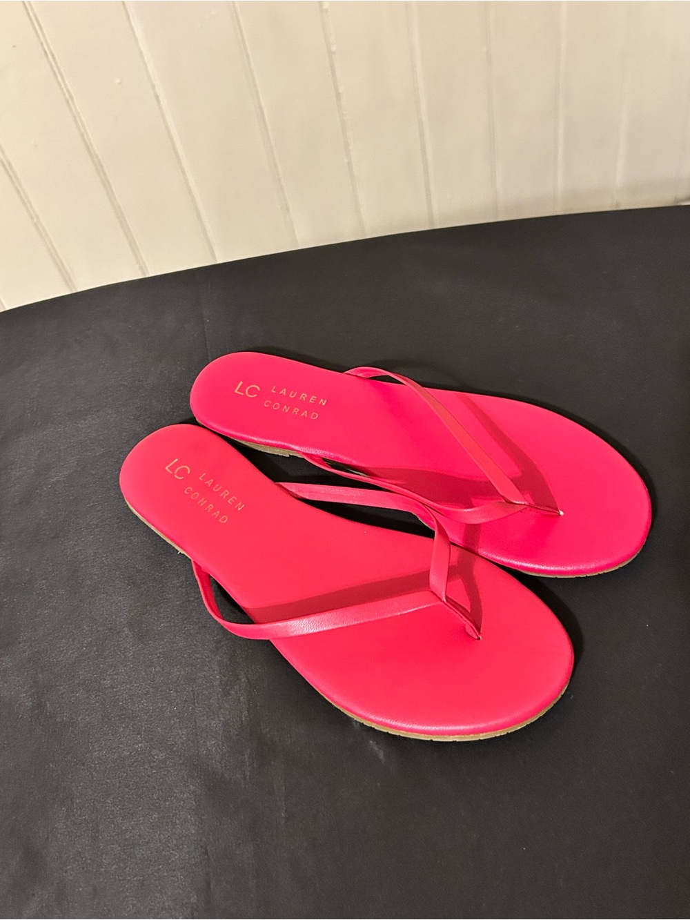 LC Lauren Conrad Honey Flip Flop Sandals Candy Red Size 7 M NWT